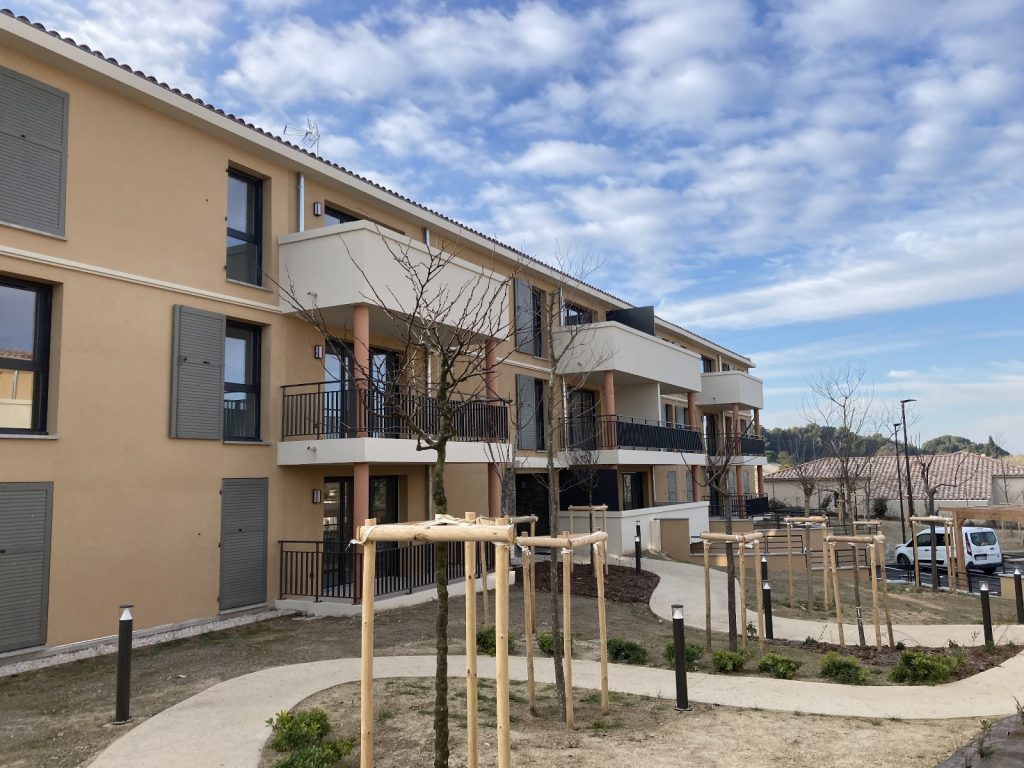 Résidence CLOS CHANTE GRIVE Promoteur COGEDIM Ville LAMBESC 44 logements répartis en 2 bâtiments
